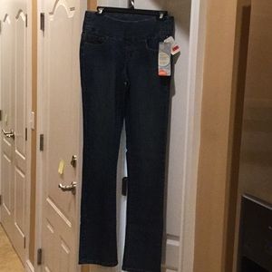 NWT “JAG” PULL ON JEANS. SUPER SOFT SIZE 2 barely bootcut